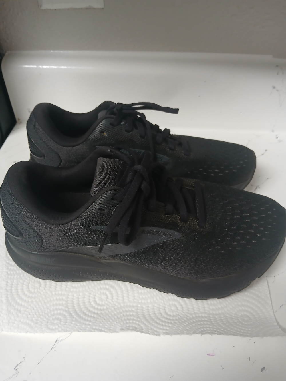 Brooks Men’s Black Athletic Shoes - Lightweight Running Trainers
